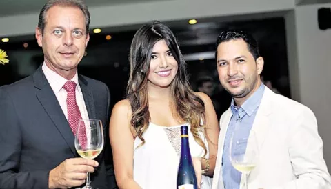 Coctel por lanzamiento de vino