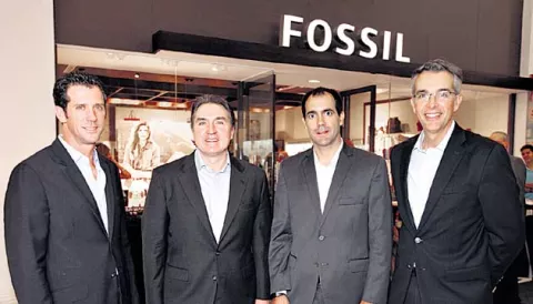 Coctel por apertura de tienda Fossil