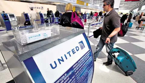 United Arlines llega a Santiago