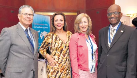 Coctel inaugural de congreso empresarial