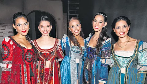 Romántica velada de teatro y música