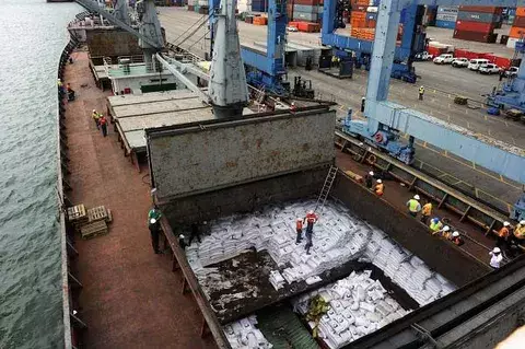 Trasladan norcoreanos liberados a buque en Panamá 