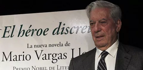 Vargas Llosa es investido "honoris causa"