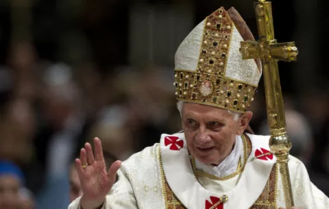 Benedicto XVI asistirá a canonización de Juan Pablo II y Juan XXIII