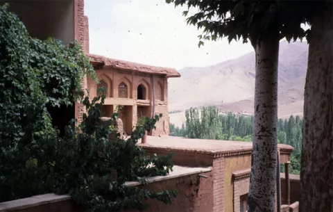 Abiané: el poblado iraní de adobe rojo estancado en el tiempo