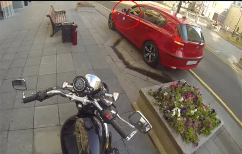 Video viral de mujer en motocicleta con una misión