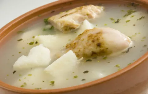 Iniciativa legislativa para resaltar la cutarra y el sancocho panameño