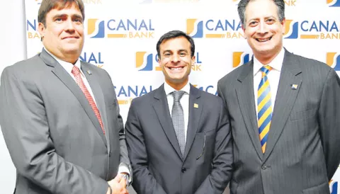 Coctel inaugural de Canal Bank