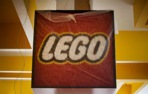 Lego rompe con Shell tras una protesta ecologista