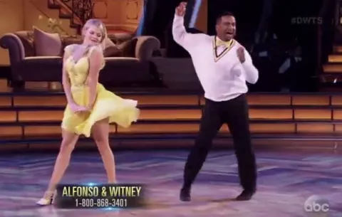 VIDEO: baile "el Carlton" regresa con aplauso ruidoso de los fanáticos
