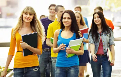 Las mujeres son mayoría en las universidades