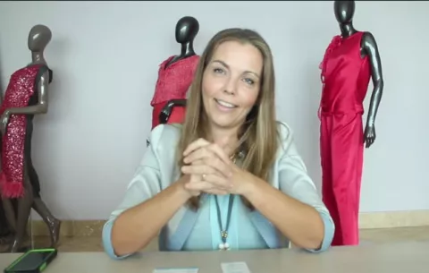 Diseñadora Pilar Sáinz nos muestra las telas ricas y técnicas de moda antes de Panama FW