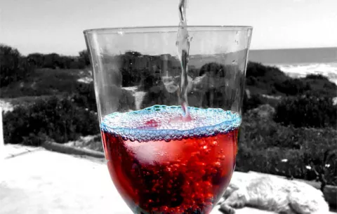 El alcohol puede ayudar la memoria