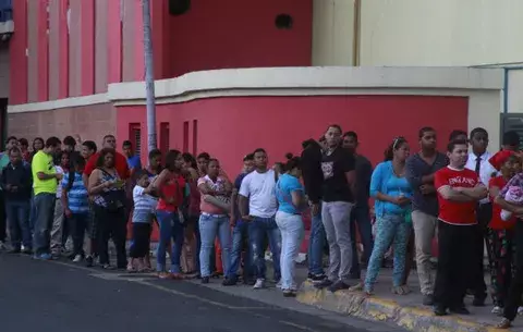 #BlackFriday: panameños abarrotaron Albrook Mall 