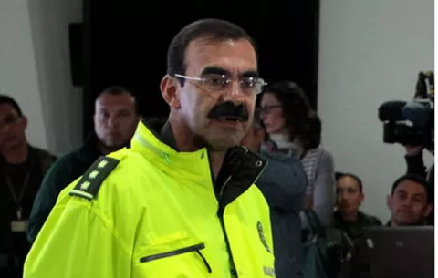 Policías pueden dejarse el bigote en Colombia, autoriza un tribunal