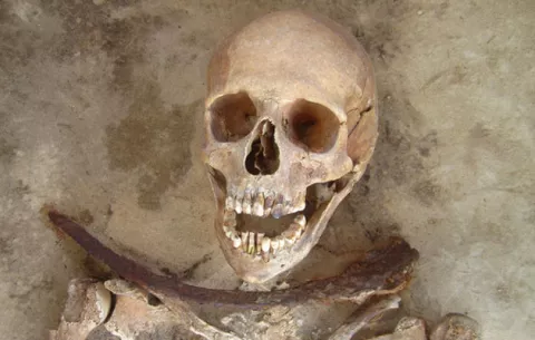Desvelan el misterio del cementerio de los "vampiros" polacos