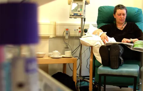 Estudio ve diferencias grandes de supervivencia de cáncer por el mundo