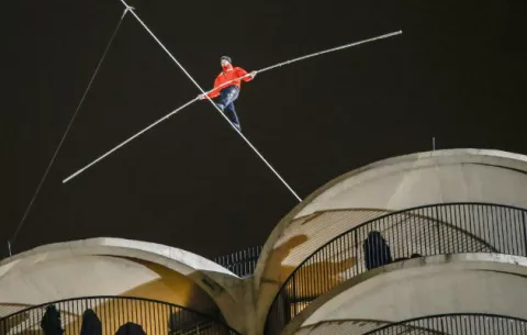 Wallenda conquista rascacielos en Chicago