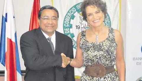 CAF y Cámara de Comercio Chiriquí firman convenio