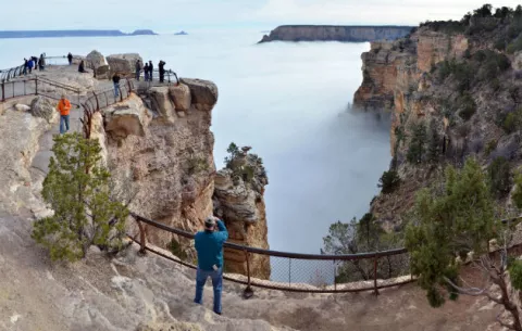 Las nubes 'inundan' el Gran Cañón del Colorado