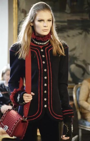 Las piezas esenciales para el invierno europeo, según Lagerfeld en su colección Chanel