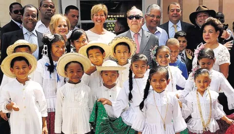 Inauguración de edificio de Pamela Btesh
