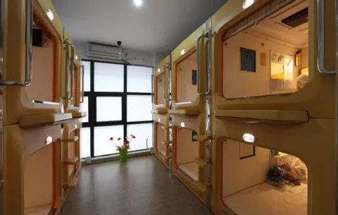 La estadía más barata: "Capsule Hostals"