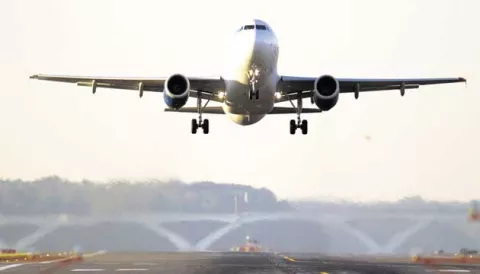 ¿Vuelo directo o una escala y ‘road trip’?