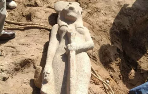Arqueólogos hallan estatuas de diosa Sekhmet 