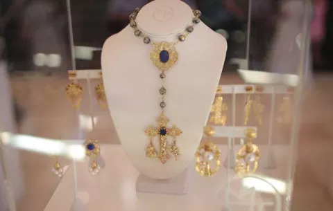 VIDEO Estrena exhibición de moda, arte y prendas en Multiplaza