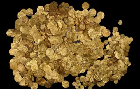 Descubren en el mar el hallazgo más importante de monedas antiguas 