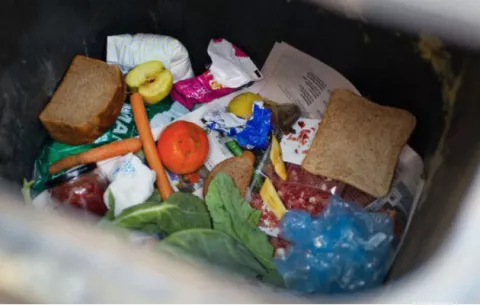 Seattle, la ciudad de EEUU que multa a quien tira comida a la basura