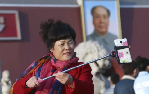 Varios museos chinos restringen el uso del palo de autofoto