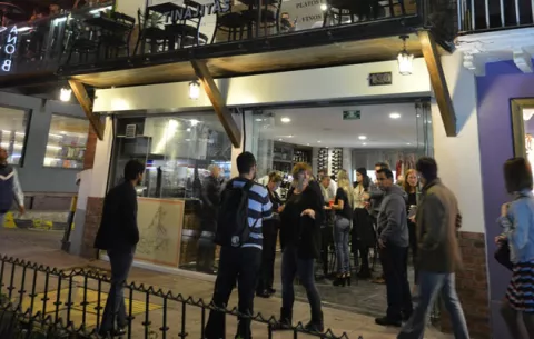 El "tardeo" una costumbre social importada de los bares de España