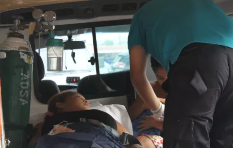 Una mujer da a luz a su noveno hijo dentro de un taxi