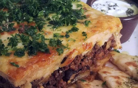 El "musakás", por definición el plato nacional de la gastronomía griega