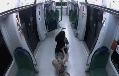 Broma de zombies en el metro aterroriza a usuarios