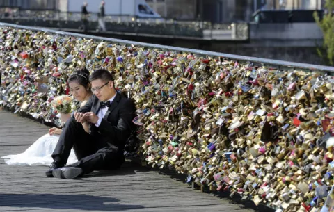 París retirará los "candados del amor" del Puente de las Artes