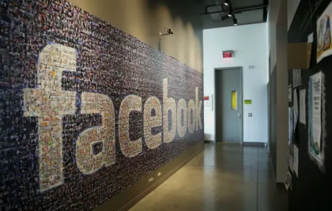 Facebook insta a los anunciantes a usar tácticas más creativas