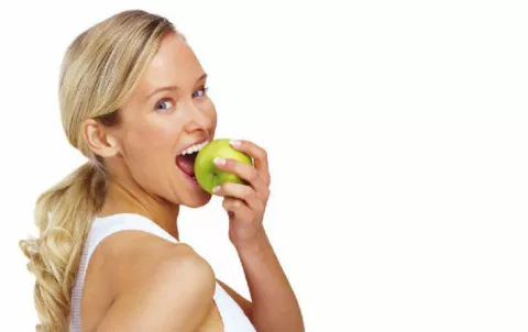 Comer de pie es malo para la salud