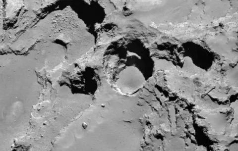  La misión Rosetta observa actividad en pozos del cometa 67P