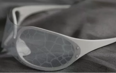 Inventan gafas que impiden el reconocimiento facial en fotos