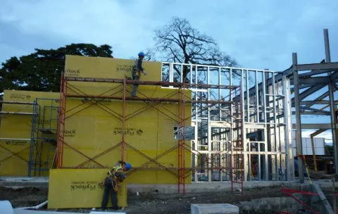 Construcción liviana crece, pero no a todos convence