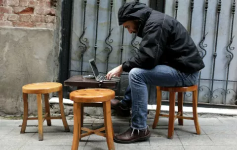 Wifi, un auge que engancha a negociantes callejeros en Cuba