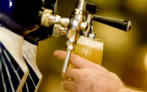 Un consumo moderado de cerveza aporta beneficios para la salud