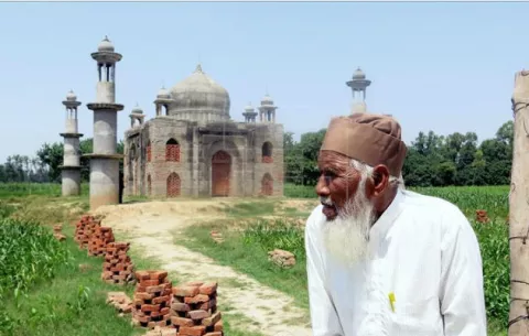 Cuatro siglos después, otro Taj Mahal con menos dinero pero mucho amor