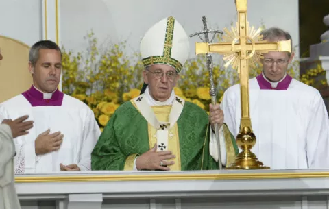 Un pequeño puso en aprietos al papa con una pregunta muy curiosa