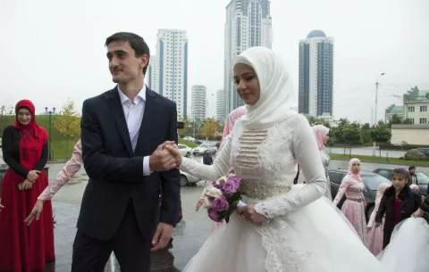 Autoridades chechenas combaten la "indecencia" en las bodas