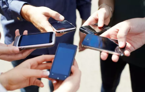 Google asegura que las búsquedas en móviles superan a las de ordenadores