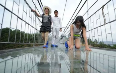 Un puente de cristal en China es el más aterrador del mundo